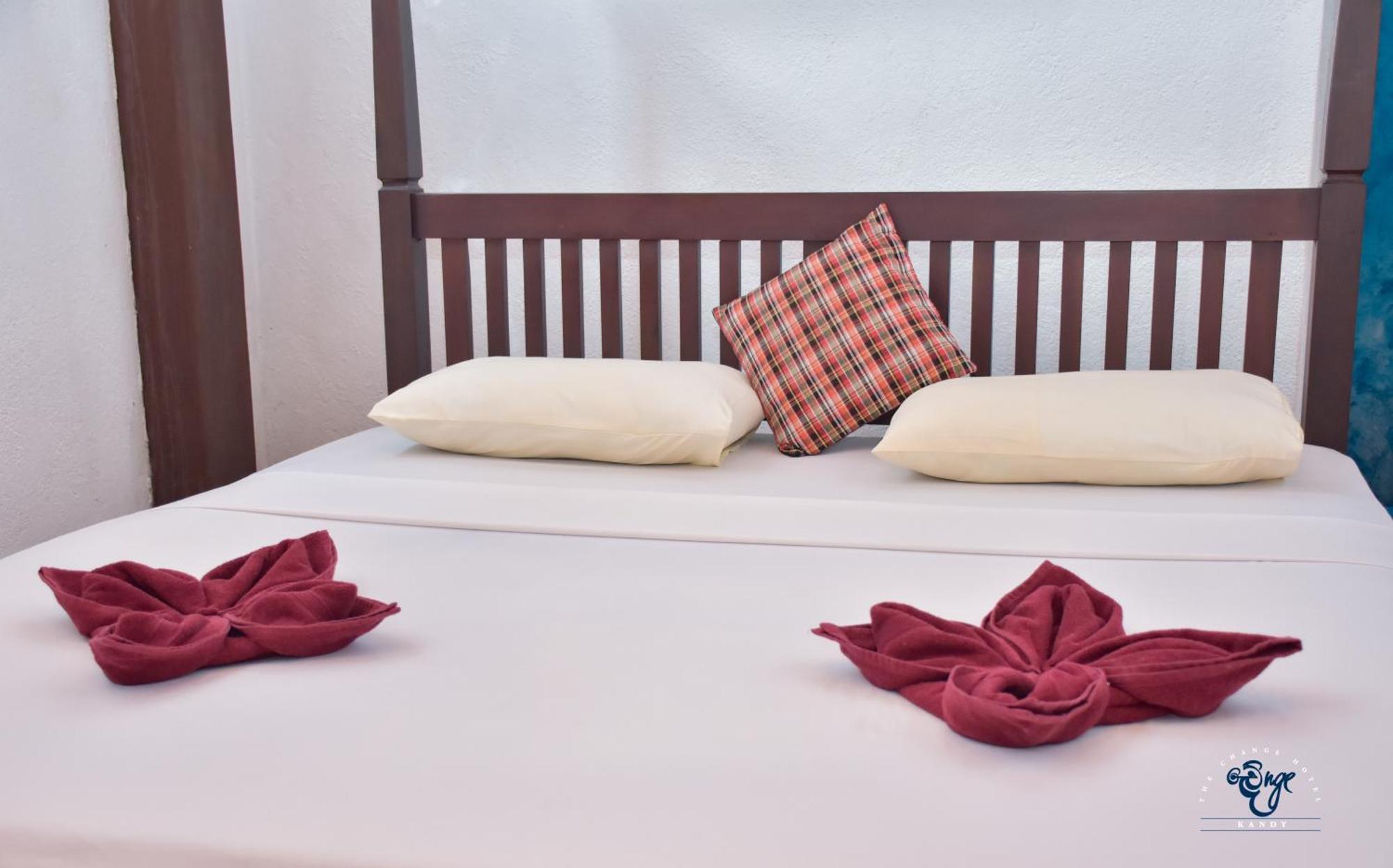 The Change Hotel Kandy Buitenkant foto