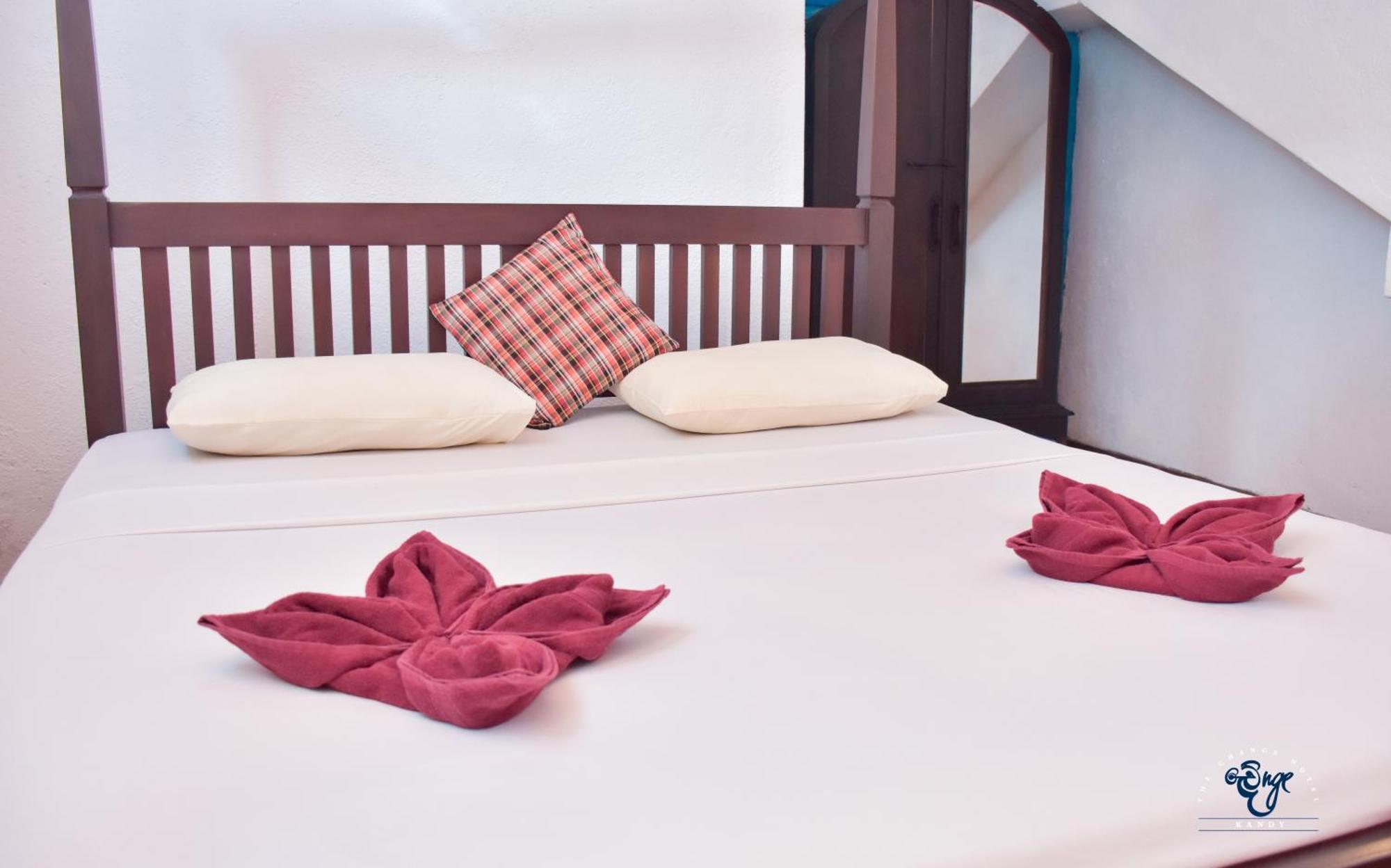 The Change Hotel Kandy Buitenkant foto