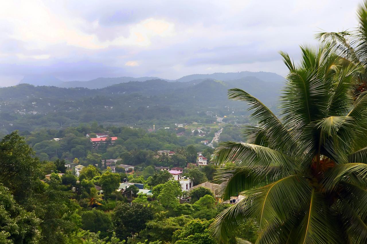 The Change Hotel Kandy Buitenkant foto